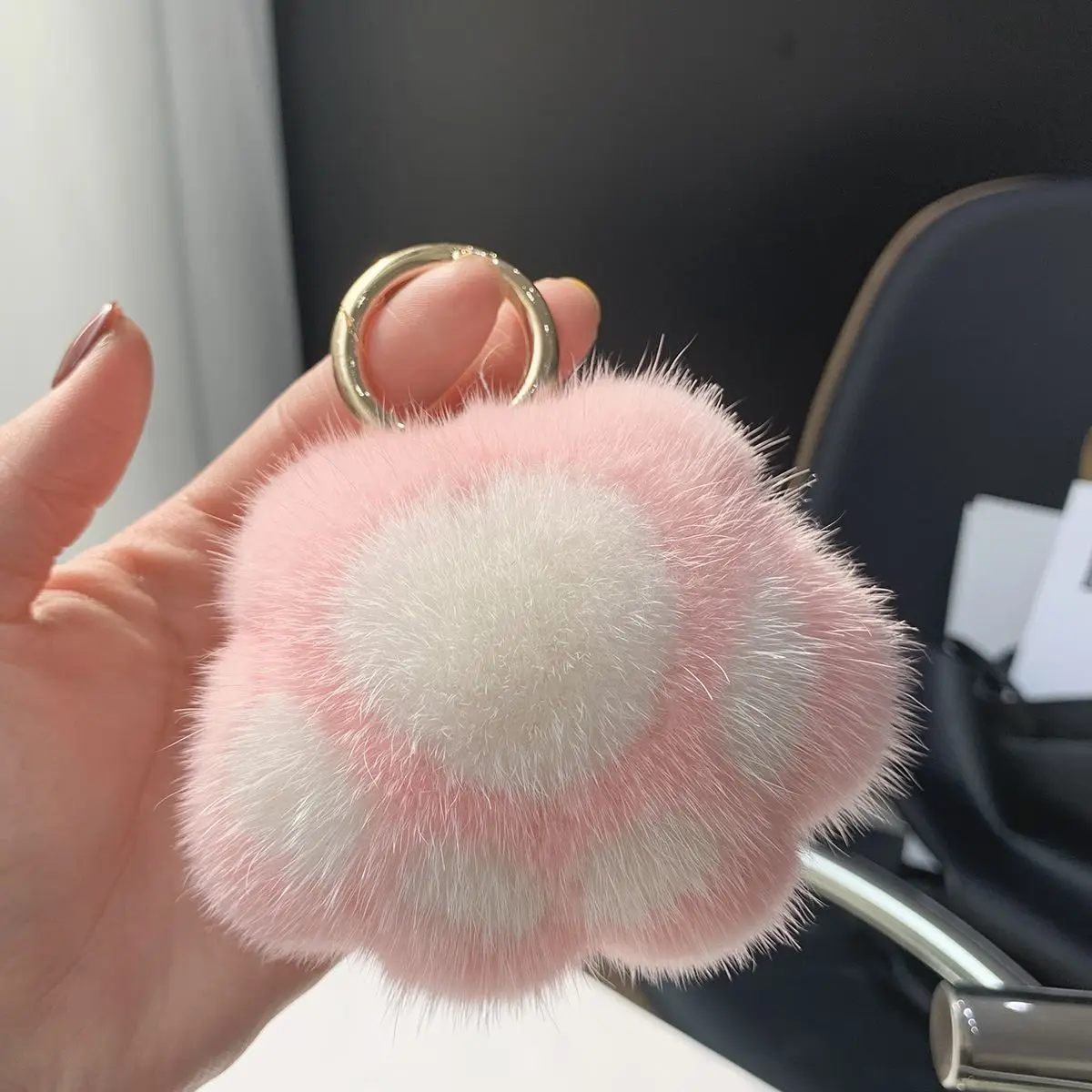 Porte Clé Peluche Pate de Chat Sd989df5484654ba4b38808c312bdae10B.webp